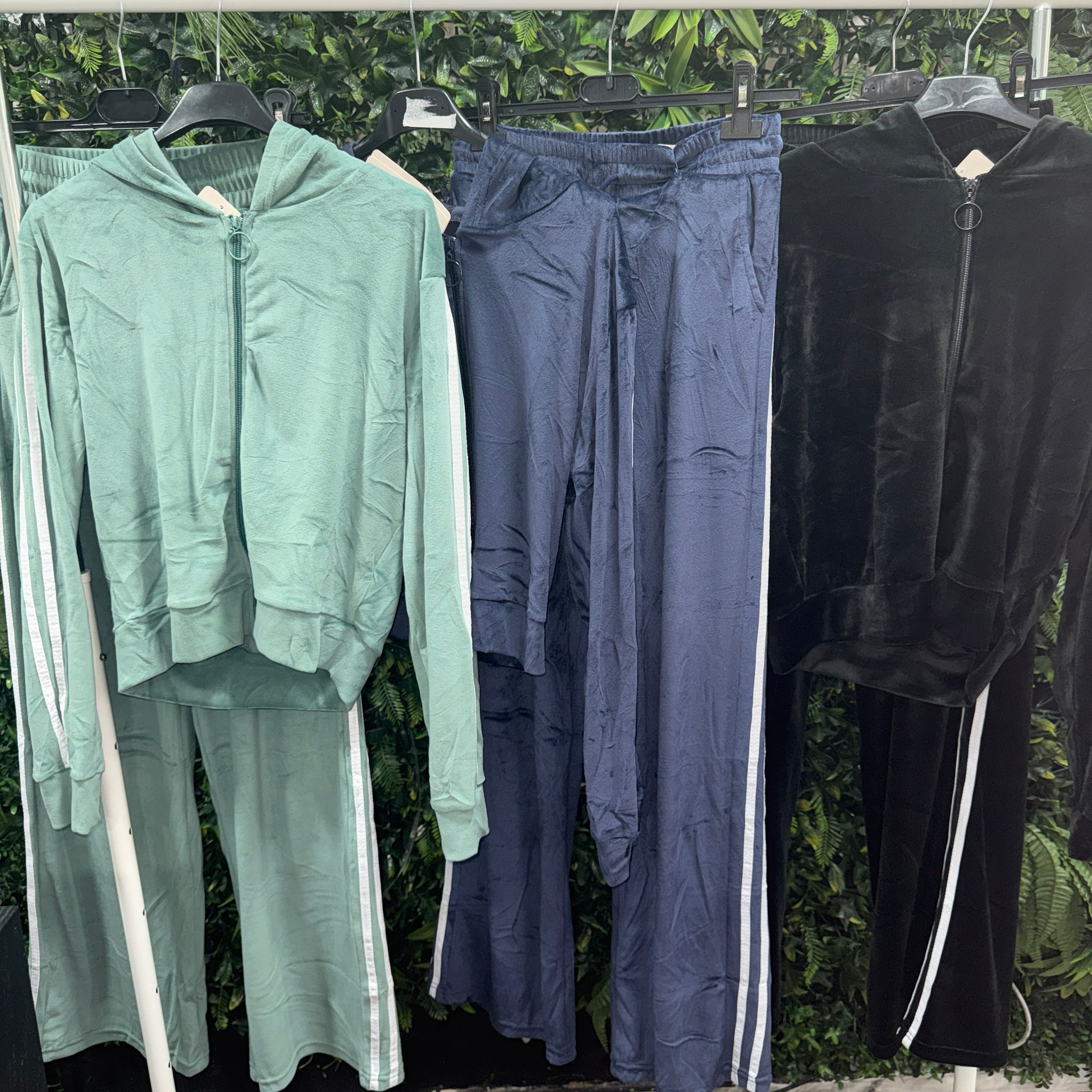 Chandal raya terciopelo
