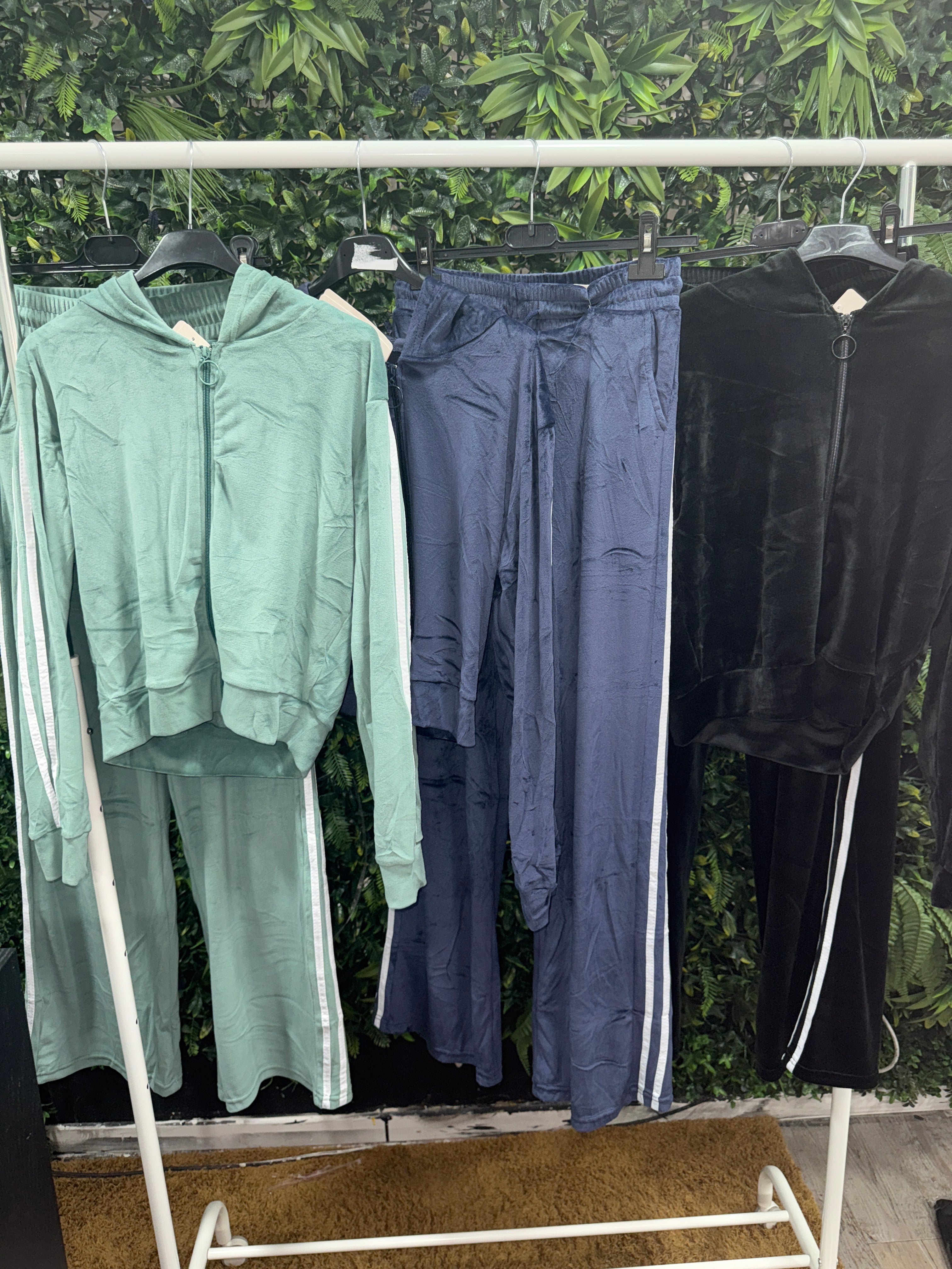 Chandal raya terciopelo