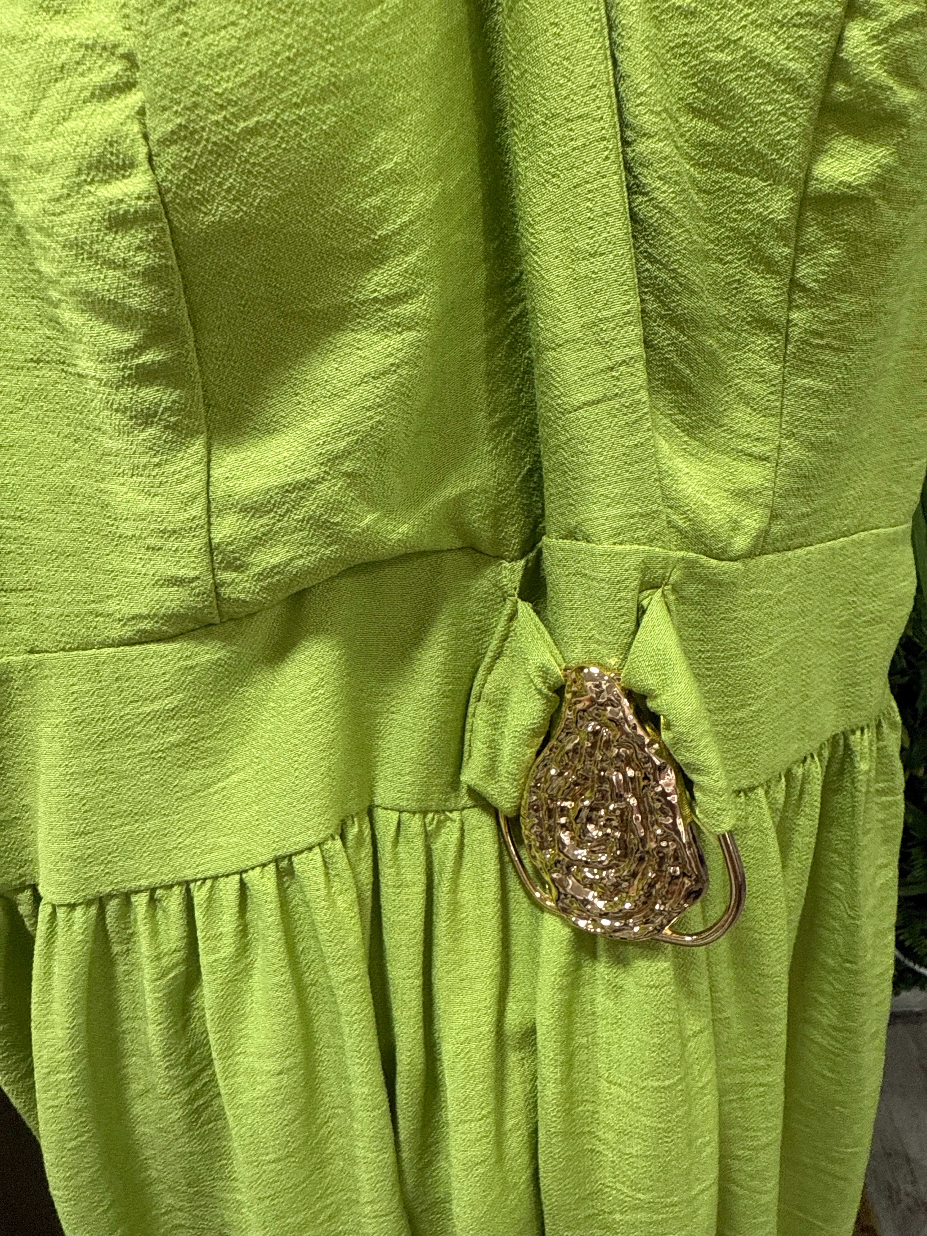 Vestido broche oro